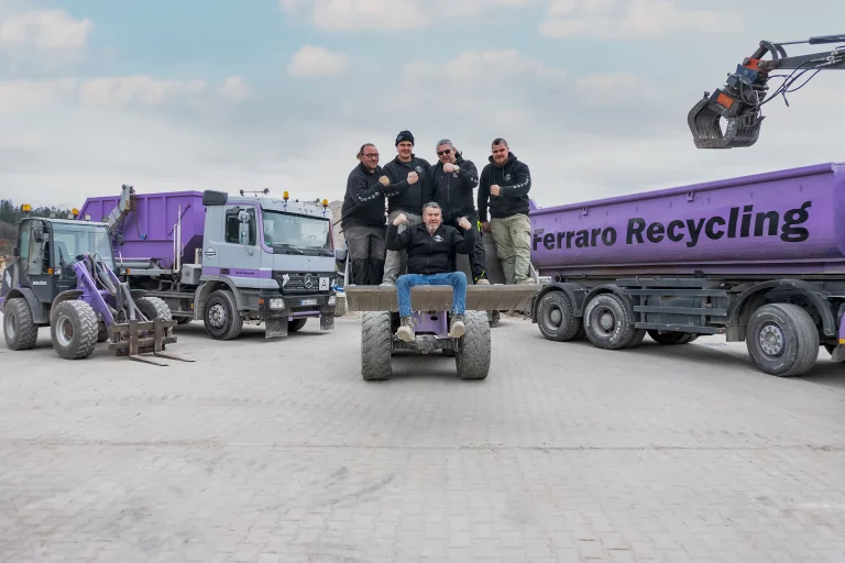 ... freut sich über Ihren Kontakt !